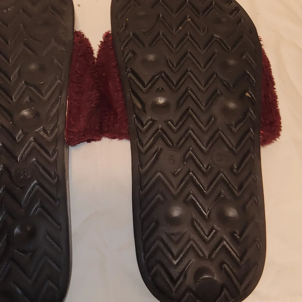 Barerun Furry Slippers Burgandy or Maroon - Picture 5 of 8